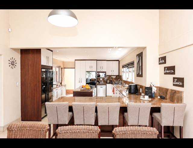 5 BEDROOM HOUSE FOR SALE IN GLENWOOD